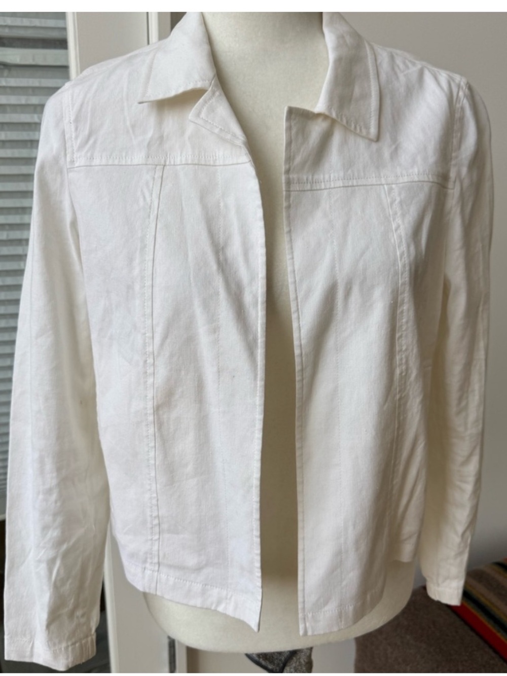 Theory White Cropped Linen Blend Jacket with Pockets. Adorable! Size Large
